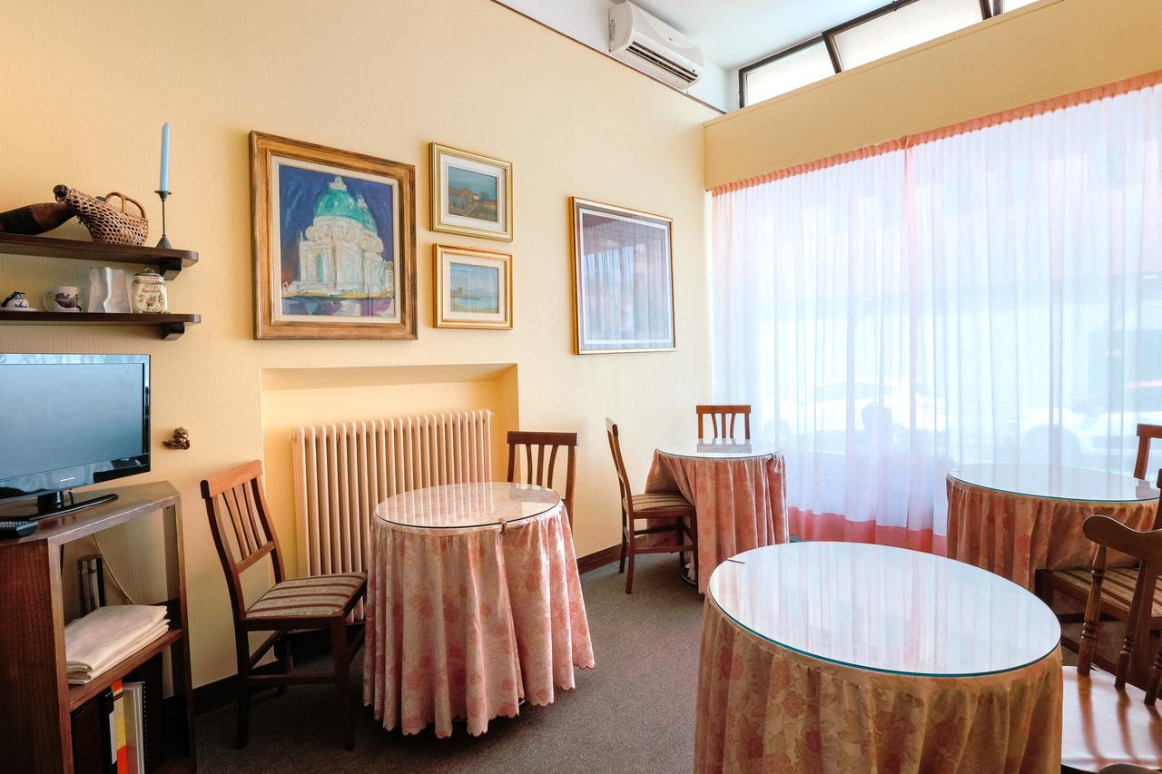 Hotel Meuble Moderno Laveno-Mombello Zewnętrze zdjęcie