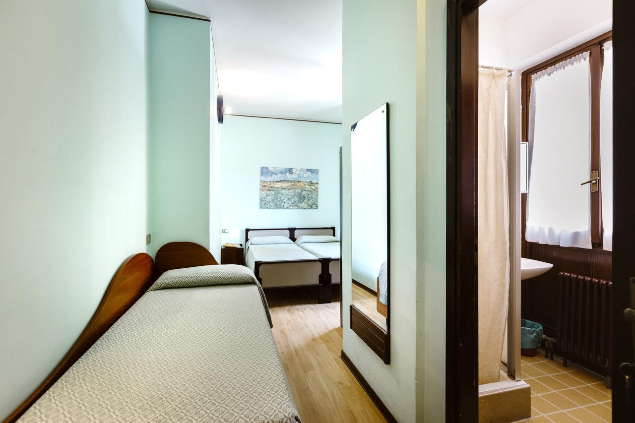 Hotel Meuble Moderno Laveno-Mombello Zewnętrze zdjęcie