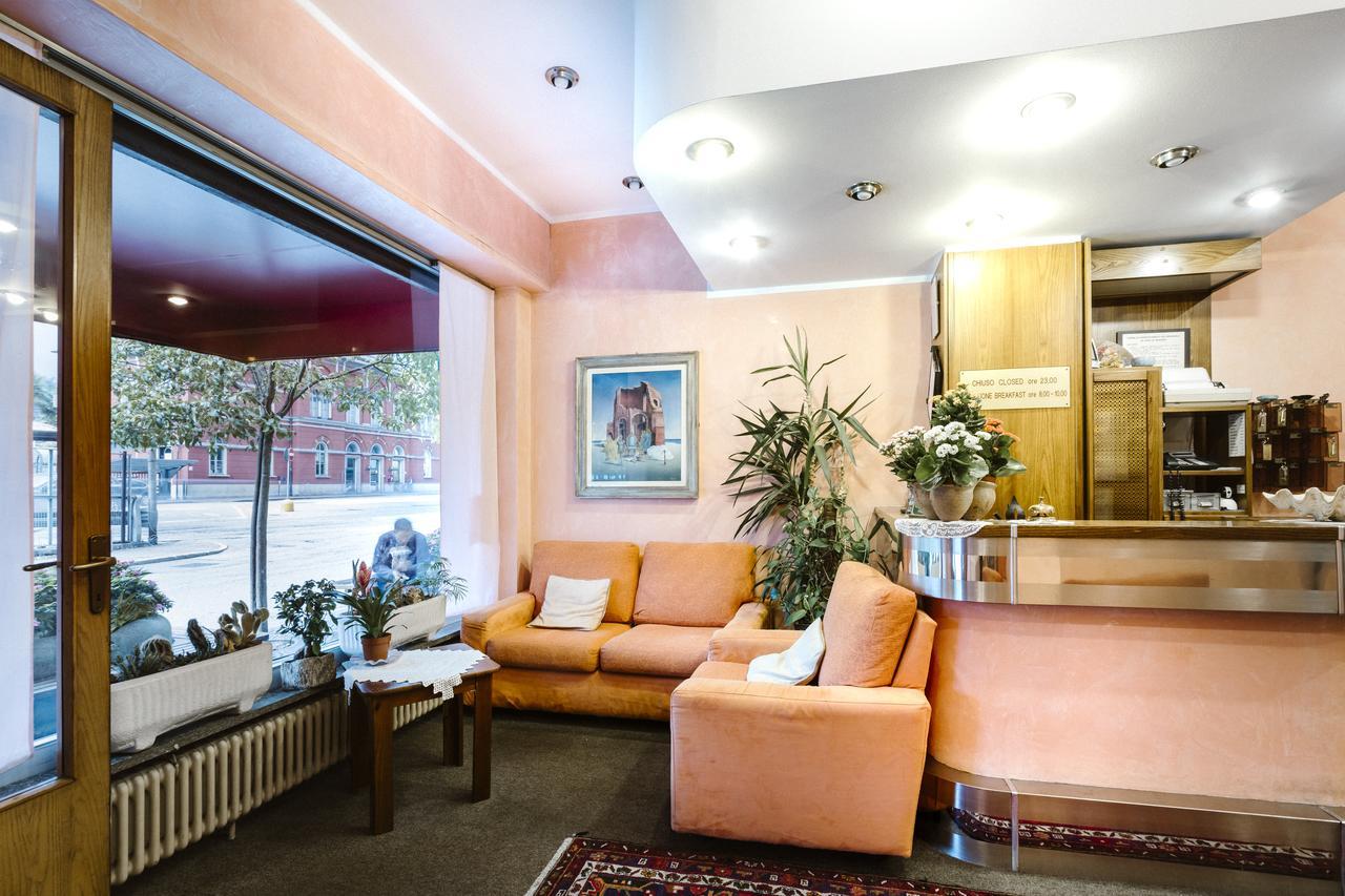 Hotel Meuble Moderno Laveno-Mombello Zewnętrze zdjęcie